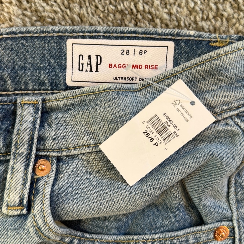 GAP Baggy Mid Rise Jeans – Ultrasoft Denim – Size 28P – NWT - Picture 2 of 3